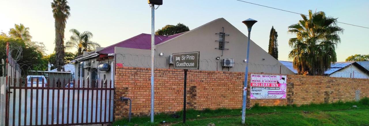 Sir Pinto Guesthouse Witbank Exterior photo