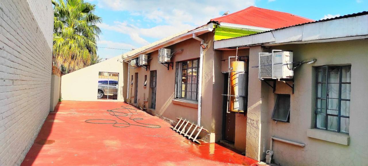 Sir Pinto Guesthouse Witbank Exterior photo